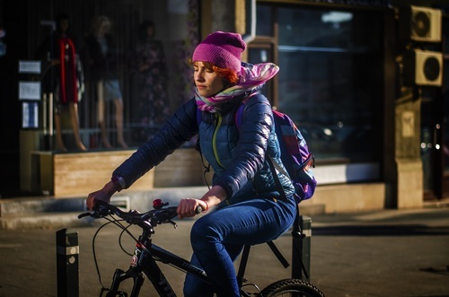 Protegerse de un robo de bicicleta: atención incluso tras una mamoplastia